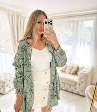 Laden Sie das Bild in den Galerie-Viewer, Oversized Musselin Bluse Face