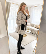 Laden Sie das Bild in den Galerie-Viewer, Oversized Musselin Bluse Face