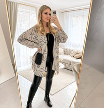 Laden Sie das Bild in den Galerie-Viewer, Oversized Musselin Bluse Face