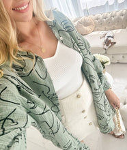 Laden Sie das Bild in den Galerie-Viewer, Oversized Musselin Bluse Face