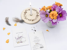 Laden Sie das Bild in den Galerie-Viewer, Kerzenteller/Brett "Blumenkranz"