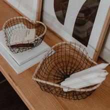 Laden Sie das Bild in den Galerie-Viewer, Drahtkorb Herz 2er Set