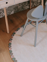 Laden Sie das Bild in den Galerie-Viewer, Kork Kinderteppich - Spielteppich - Kork - Loose Dots - Rund