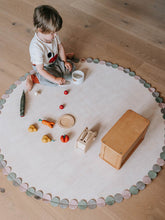 Laden Sie das Bild in den Galerie-Viewer, Kork Kinderteppich - Spielteppich - Kork - Loose Dots - Rund