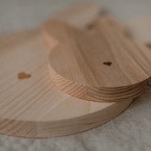 Laden Sie das Bild in den Galerie-Viewer, Mini Hasenbrett - Holzbrett