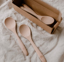 Laden Sie das Bild in den Galerie-Viewer, Holzlöffel - mit Herz oder Regenbogen 🌈