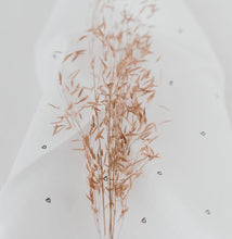 Laden Sie das Bild in den Galerie-Viewer, Leinen Servietten "Herzchen“ im 4er Set