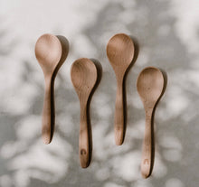 Laden Sie das Bild in den Galerie-Viewer, Holzlöffel - mit Herz oder Regenbogen 🌈