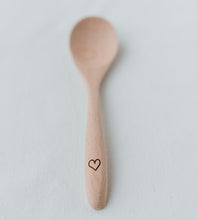 Laden Sie das Bild in den Galerie-Viewer, Holzlöffel - mit Herz oder Regenbogen 🌈