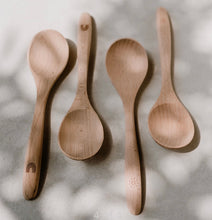 Laden Sie das Bild in den Galerie-Viewer, Holzlöffel - mit Herz oder Regenbogen 🌈