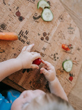 Laden Sie das Bild in den Galerie-Viewer, Kinder Tischset - Kork - Früchte und Gemüse