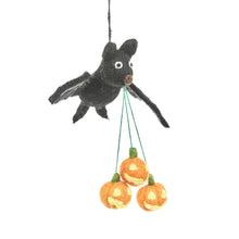 Laden Sie das Bild in den Galerie-Viewer, 🦇 Shadow Fledermaus mit Kürbis aus Filz – Handmade in Nepal