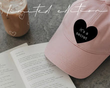 Laden Sie das Bild in den Galerie-Viewer, SECRET SALE: Limited Edition Cap Rosa