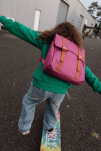 Laden Sie das Bild in den Galerie-Viewer, Lifestyle Bag Zinnia- Family