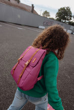 Laden Sie das Bild in den Galerie-Viewer, Lifestyle Bag Zinnia- Family