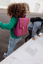 Laden Sie das Bild in den Galerie-Viewer, Lifestyle Bag Zinnia- Family