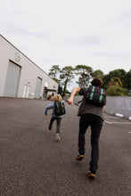Laden Sie das Bild in den Galerie-Viewer, Lifestyle Bag Onyx- Family