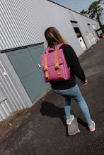 Laden Sie das Bild in den Galerie-Viewer, Lifestyle Bag Zinnia- Family