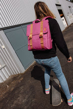 Laden Sie das Bild in den Galerie-Viewer, Lifestyle Bag Zinnia- Family