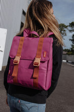 Laden Sie das Bild in den Galerie-Viewer, Lifestyle Bag Zinnia- Family