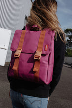 Laden Sie das Bild in den Galerie-Viewer, Lifestyle Bag Zinnia- Family