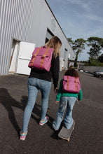Laden Sie das Bild in den Galerie-Viewer, Lifestyle Bag Zinnia- Family