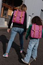 Laden Sie das Bild in den Galerie-Viewer, Lifestyle Bag Zinnia- Family