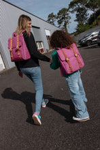 Laden Sie das Bild in den Galerie-Viewer, Lifestyle Bag Zinnia- Family