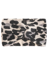 Laden Sie das Bild in den Galerie-Viewer, Zwillingsherz Cashmere-Stirnband Leo mit Leopardenprint