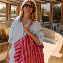 Laden Sie das Bild in den Galerie-Viewer, Baumwolltragetasche Orchidee &amp; Tomate – Gestreifter Shopper mit Washed Look