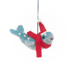 Laden Sie das Bild in den Galerie-Viewer, Buckelwal Filzanhänger Weihnachten | Felt so good