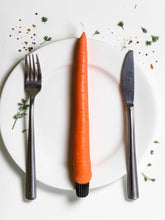 Laden Sie das Bild in den Galerie-Viewer, Handgefertigte Karotten Kerze | Herbstdeko 🥕
