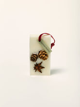 Laden Sie das Bild in den Galerie-Viewer, Xmas Geschenksets, Rose, Zedernholz, Moos, Div. Sets