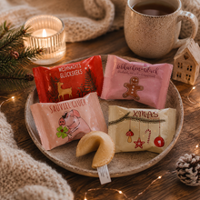 Laden Sie das Bild in den Galerie-Viewer, Weihnachts-Glückskeks | Kleines Geschenk mit Glücksbotschaft