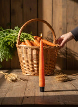 Laden Sie das Bild in den Galerie-Viewer, Handgefertigte Karotten Kerze | Herbstdeko 🥕