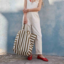 Laden Sie das Bild in den Galerie-Viewer, Baumwoll Shopper Olive-Greige Gestreift – Damen Strandtasche &amp; Canvas Tasche