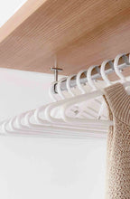 Laden Sie das Bild in den Galerie-Viewer, Kleiderbügel aus Seil - schneeweiss