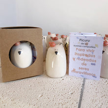 Laden Sie das Bild in den Galerie-Viewer, Picuru Amulet der guten Gesellschaft – handgemachtes Selbstschutz-Tierli aus Keramik