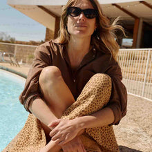 Laden Sie das Bild in den Galerie-Viewer, LOUISA Pareo Mini Leopard Café – Musselin Schal &amp; Strandtuch aus Baumwolle