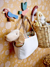 Laden Sie das Bild in den Galerie-Viewer, Hilena Bamsen Spielzeughund – Bloomingville MINI Kuscheltier