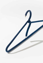 Laden Sie das Bild in den Galerie-Viewer, Kleiderbügel aus Seil - marineblau