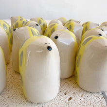 Laden Sie das Bild in den Galerie-Viewer, Picuru Amulet Selbstschutz Stachelschwein – handgemachtes Schutz-Amulett aus Keramik