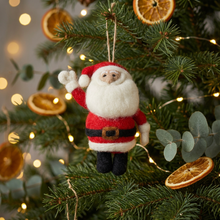Laden Sie das Bild in den Galerie-Viewer, Filz-Weihnachtsmann – handmade aus Nepal