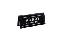 Laden Sie das Bild in den Galerie-Viewer, Schwarzes Schreibtischschild „Sorry I&#39;m Very Busy“