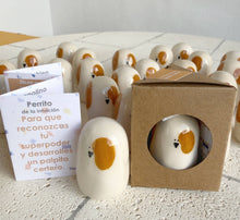 Laden Sie das Bild in den Galerie-Viewer, Picuru Amulet Intuitiver Welpe – handgemachtes Selbstschutz Tierli aus Keramik