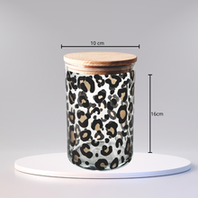 Laden Sie das Bild in den Galerie-Viewer, Vorratsglas mit Leoprint &amp; Buchenholzdeckel, 880 ml