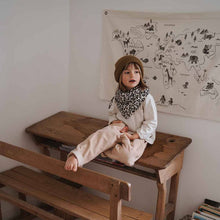 Laden Sie das Bild in den Galerie-Viewer, BIANCA Mulltuch mit Leopardenmuster in Greige – Baby Musselin Decke aus Baumwolle