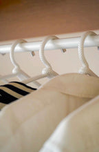 Laden Sie das Bild in den Galerie-Viewer, Kleiderbügel aus Seil - schneeweiss