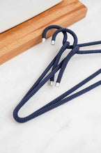 Laden Sie das Bild in den Galerie-Viewer, Kleiderbügel aus Seil - marineblau