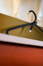 Laden Sie das Bild in den Galerie-Viewer, Kleiderbügel aus Seil - vulcano black